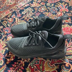 Nike women’s air max 270 all black size 8.5